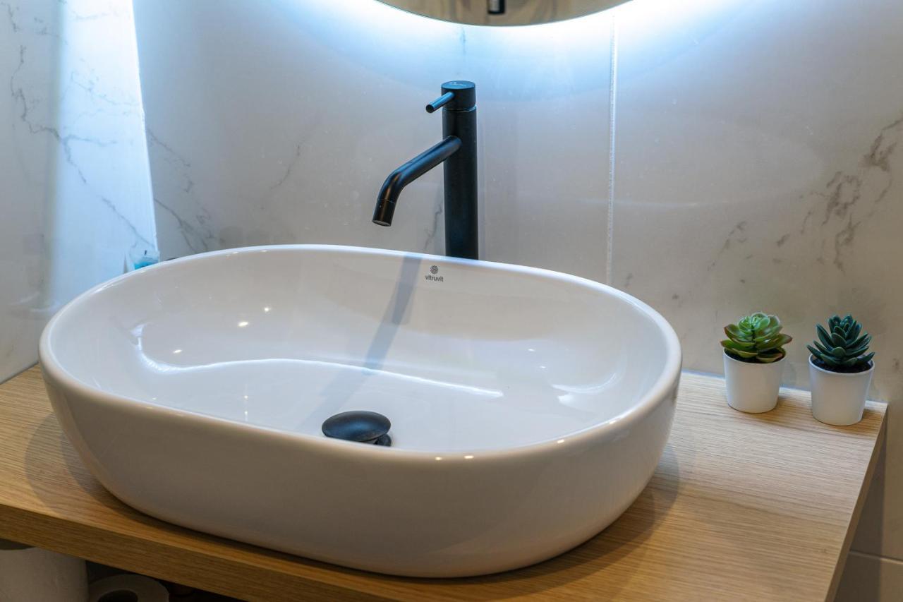 Majestic Flat With Huge Terrace In The City Center Athena Bagian luar foto